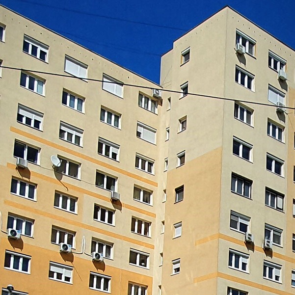 társasház folyosó festés